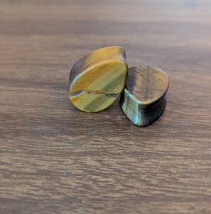 USED 20mmTiger Eye Teardrop Plugs
